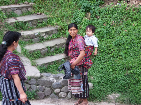 kinderrucksack_bus_nach_panajachel_guate