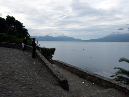 promenade_lago_atitlan_panajachel_guate