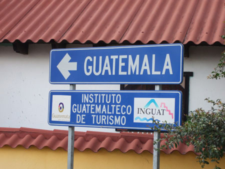 schild_bus_nach_panajachel_guate